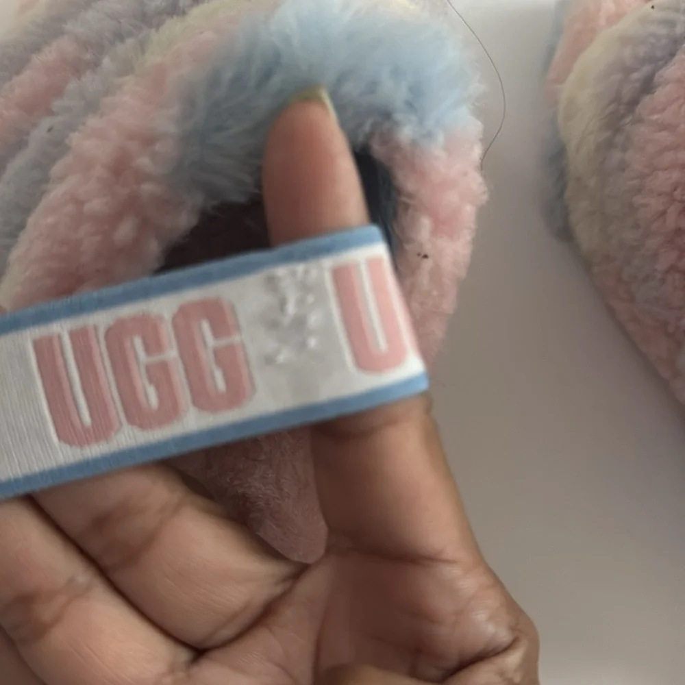 UGG Girl's Fluff Yeah Faux Fur Slippers Size 4 Pastel Colors Cotton Candy